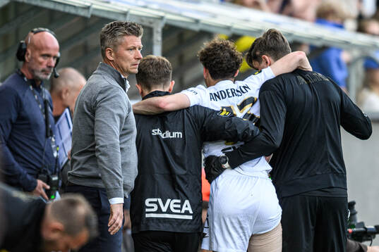 AIKs Victor Goncalves Andersson har ont
