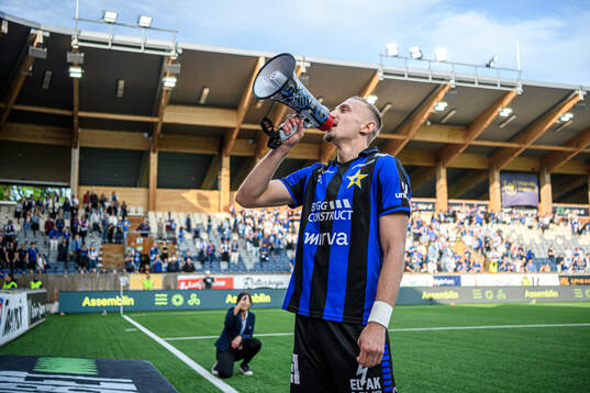 Sirius Jakob Voelkerling Persson jublar