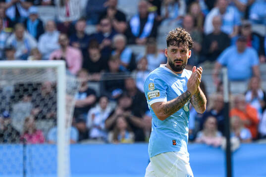 Malmö FFs Sead Haksabanovic lämnar planen