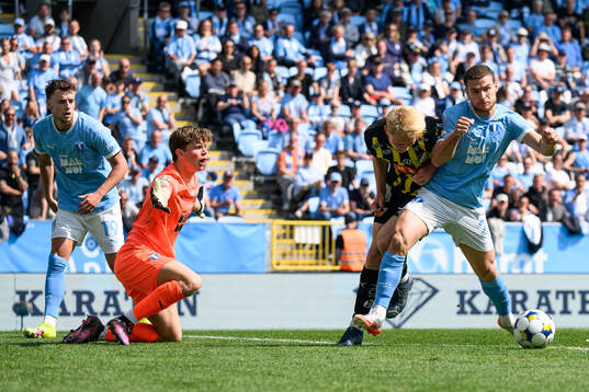 Malmö FFs Melker Ellborg och Gabriel Busanello mot
