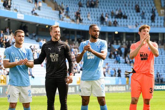 Malmö FFs Gabriel Busanello, målvakt Ricardo Friedrich,