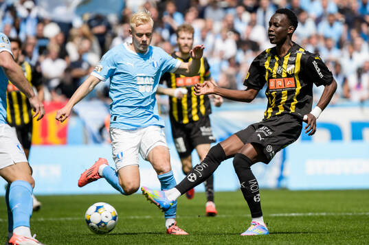 Malmö FFs Otto Rosengren och Häckens John Paul Dembe