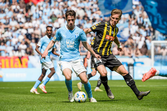Malmö FFs Kenan Busuladzic och Häckens Samuel Leach Holm