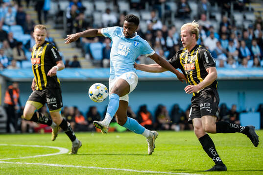 Malmö FFs Emmanuel Ekong och Häckens Harry Hilvenius