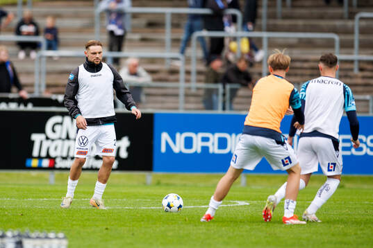 Halmstads spelare införunder fotbollsmatchen i Allsvenskan