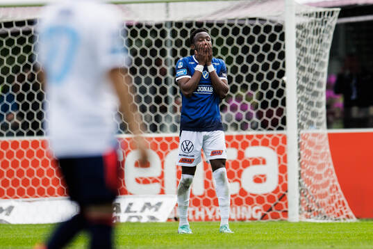 Halmstads Yannick Agnero deppar