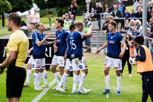 Halmstads Filip Schyberg jublar med lagkamrater