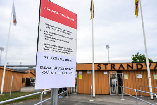 Informationsskyltar utanför Strandvallen