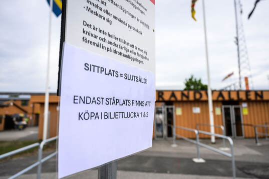 Informationsskyltar utanför Strandvallen