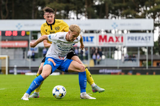Mjällbys Elliot Stroud och Värnamos Victor Larsson