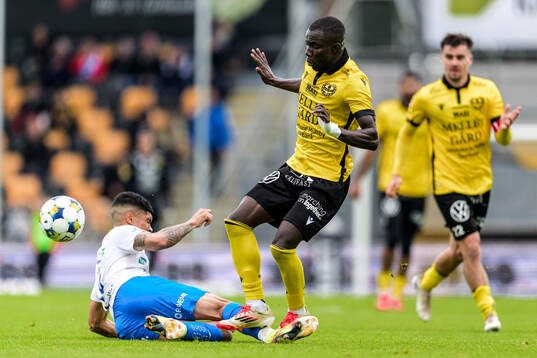 Värnamos Luke Le Roux och Mjällbys Abdoulie Manneh