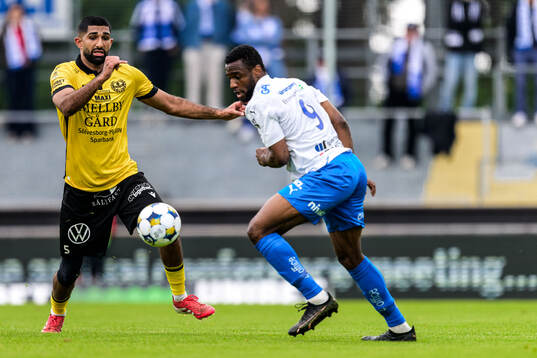 Mjällbys Abdullah Iqbal och Värnamos Johnbosco Samuel Kalu