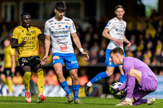 Mjällbys Abdoulie Manneh mot Värnamos Emin Grozdanic och