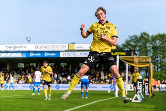 Mjällbys Alexander Johansson jublar
