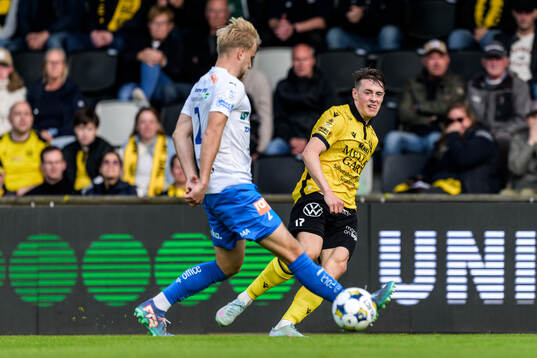 Värnamos Johan Rapp och Mjällbys Elliot Stroud