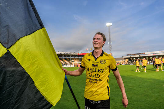 Mjällbys Alexander Johansson jublar