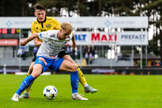 Mjällbys Elliot Stroud och Värnamos Victor Larsson