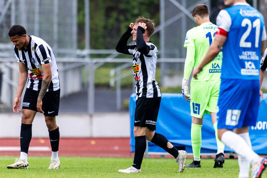 Landskronas Constantino Capotondi reagerar på ett missat