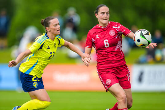 Doris Petz of Sweden and Laura Sehested of Denmark