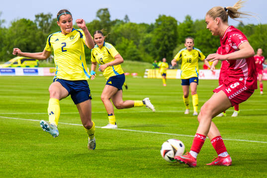 Lova Sternvik of Sweden and Laura Colstrup of Denmark