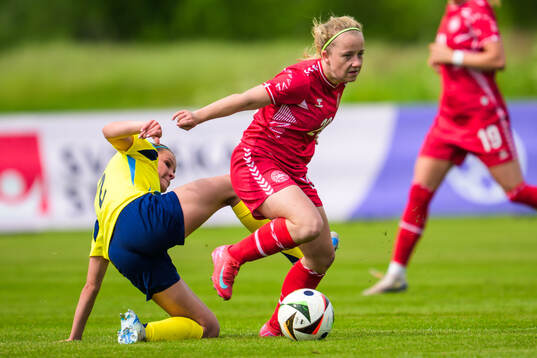 Lova Sternvik of Sweden and Sofie Lundberg of Denmark
