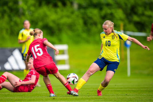Anna Pallesen of Denmark and Nova Selin of Sweden