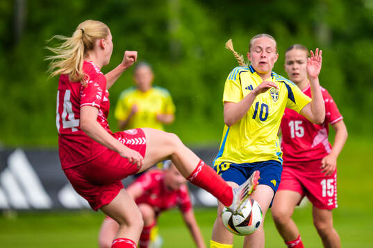 Asta Kynde of Denmark and Nova Selin of Sweden