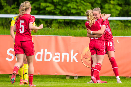 Flora Højer of Denmark celebrates