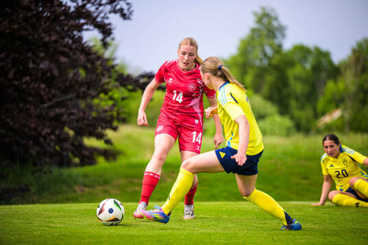 Asta Kynde of Denmark and Nova Rolfsson of Sweden