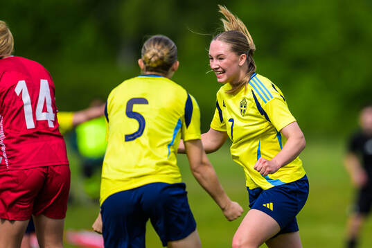 Nova Rolfsson of Sweden celebrates