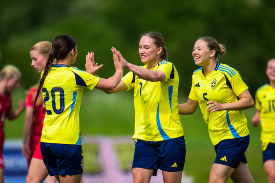 Nova Rolfsson of Sweden celebrates