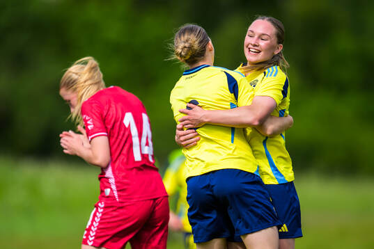 Nova Rolfsson of Sweden celebrates
