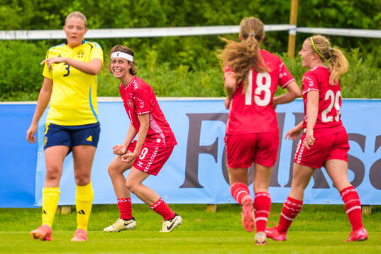 Flora Højer of Denmark celebrates