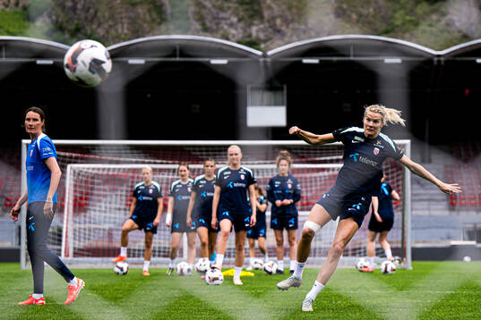 Bläddra bland fler bilder av Football, Women's Nations League, Norway, training