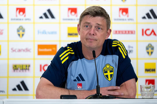 Head coach Jon Dahl Tomasson of the Swedish men's national