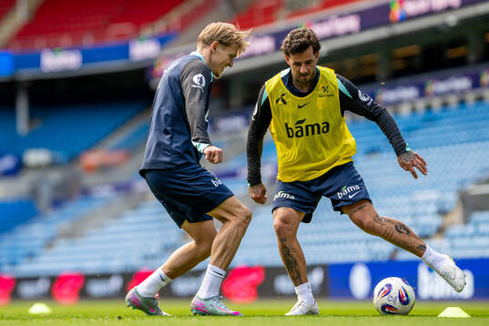 Martin Ødegaard and Aron Dønnum of the Norwegian national