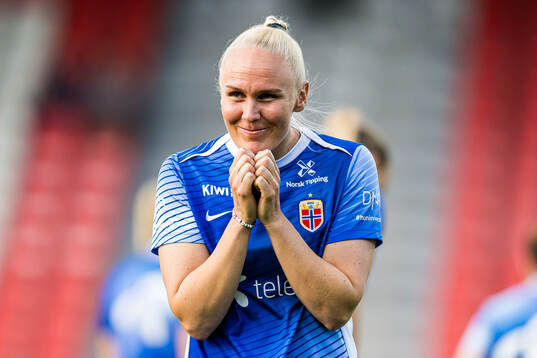 Maria Thorisdottir of Norway warms up