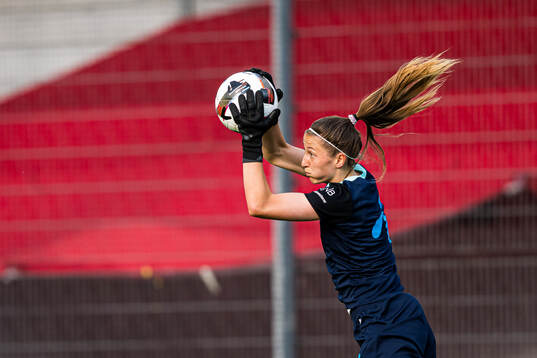 Goalkeeper Cecilie Fiskerstrand of Norway warms up