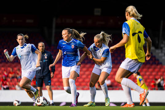 Synne Sofie Kinden Jensen and Emilie Woldvik of Norway