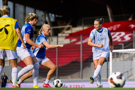 Marthine Østenstad of Norway warms up