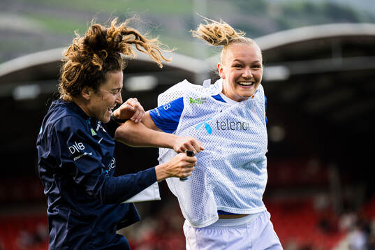 Frida Maanum of Norway warms up