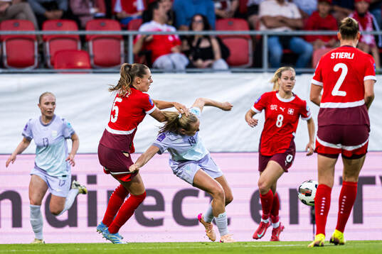 Noelle Maritz of Switzerland and Frida Maanum of Norway