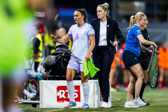 Vilde Bøe Risa of Norway and Head coach Gemma Grainger of
