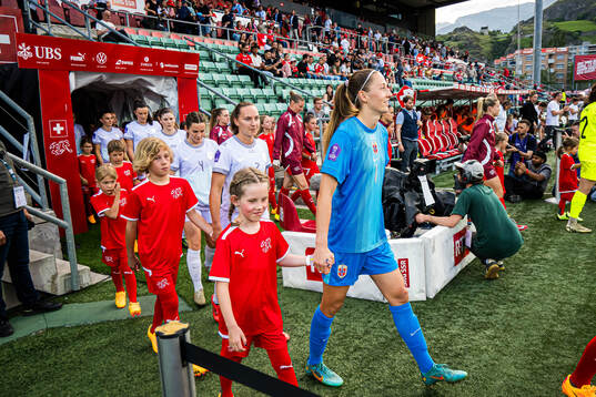 Marit Bratberg Lund and goalkeeper Cecilie Fiskerstrand of
