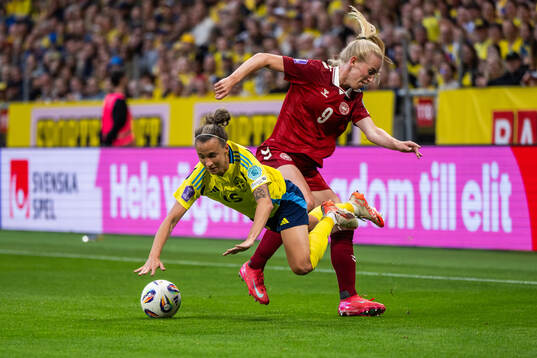 Julia Zigiotti Olme of Sweden and Amalie Vangsgaard of