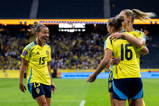Filippa Angeldahl of Sweden celebrates with Julia Zigiotti