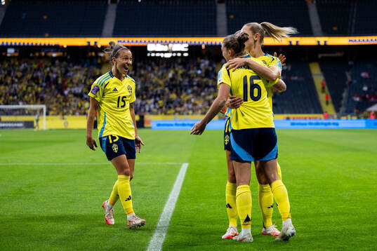 Filippa Angeldahl of Sweden celebrates with Julia Zigiotti