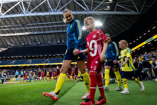Fridolina Rolfö of Sweden with a mascot