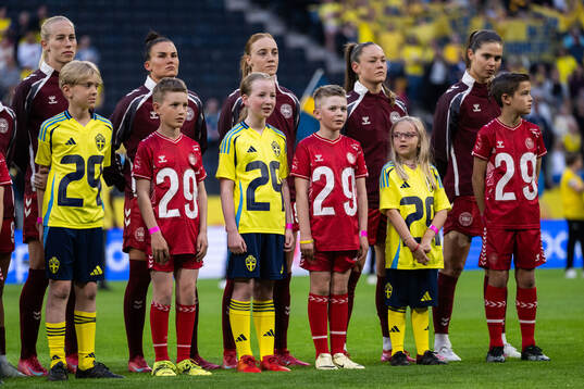 Amalie Vangsgaard, Katrine Veje, Sara Holmgaard, Janni