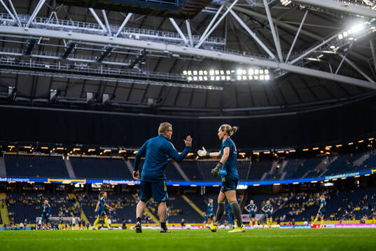 Goalkeeper coach Leif Troedsson and goalkeeper Jennifer